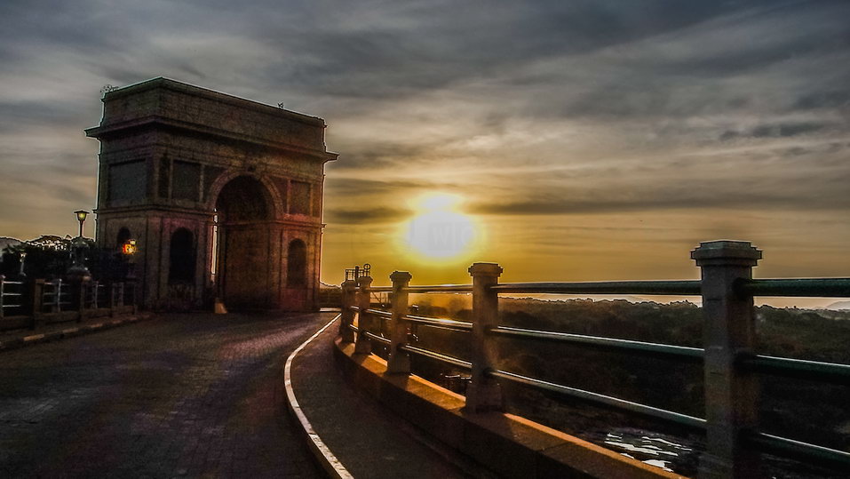 Hartbeespoort Dam (South Africa) © One Man Wolf Pack