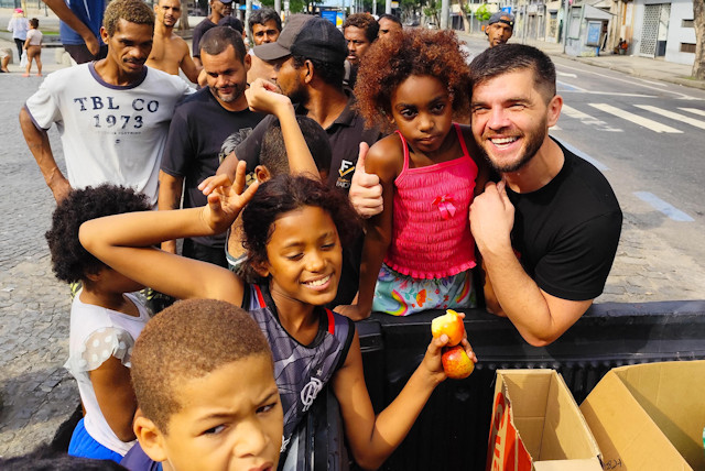 Miroslaw Wawak supporting the Homeless of Rio on Good Friday | April 18, 2025