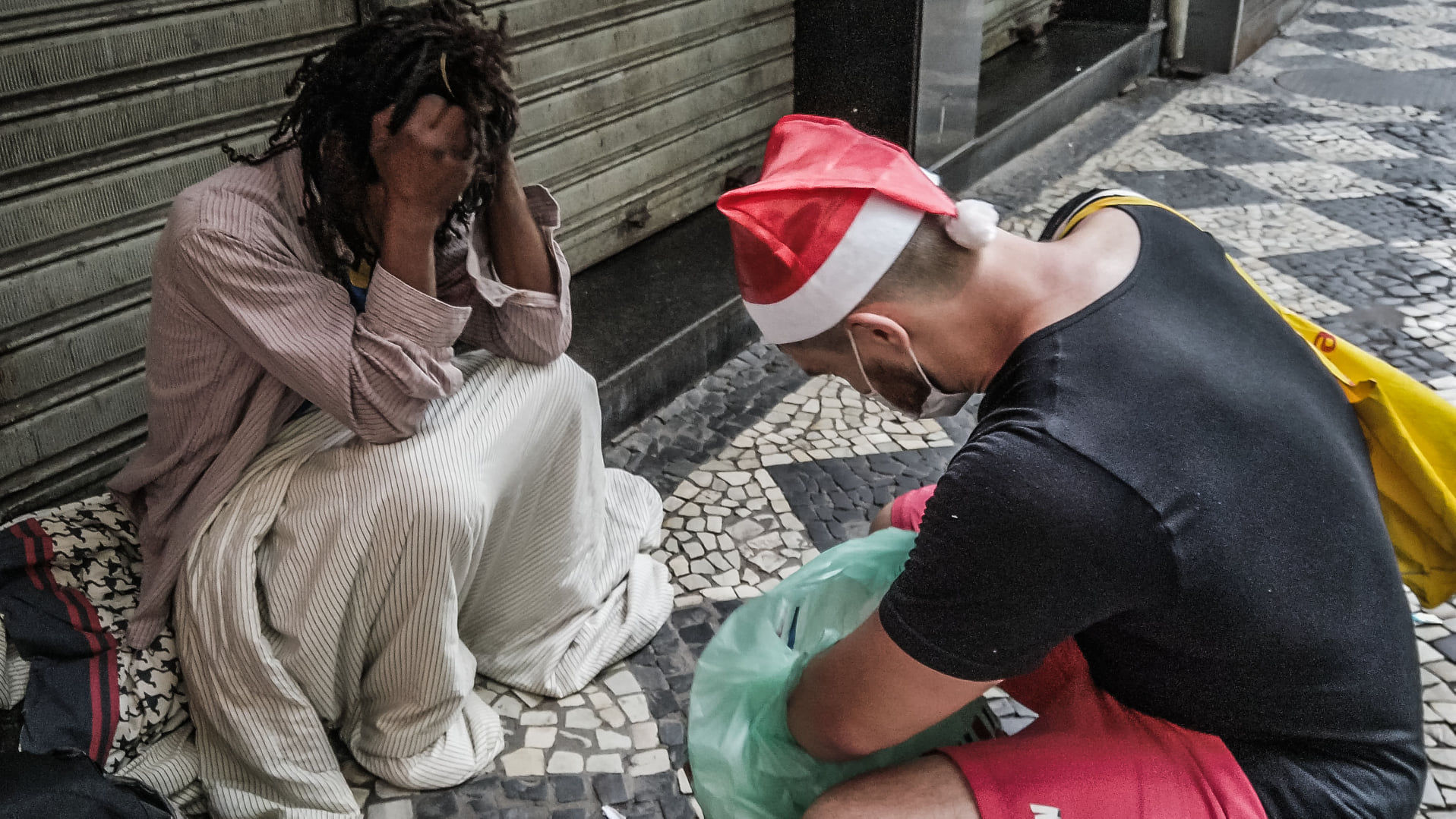 Miroslaw Wawak supporting the Homeless of Rio during COVID-19 pandemic | Christmas 2020