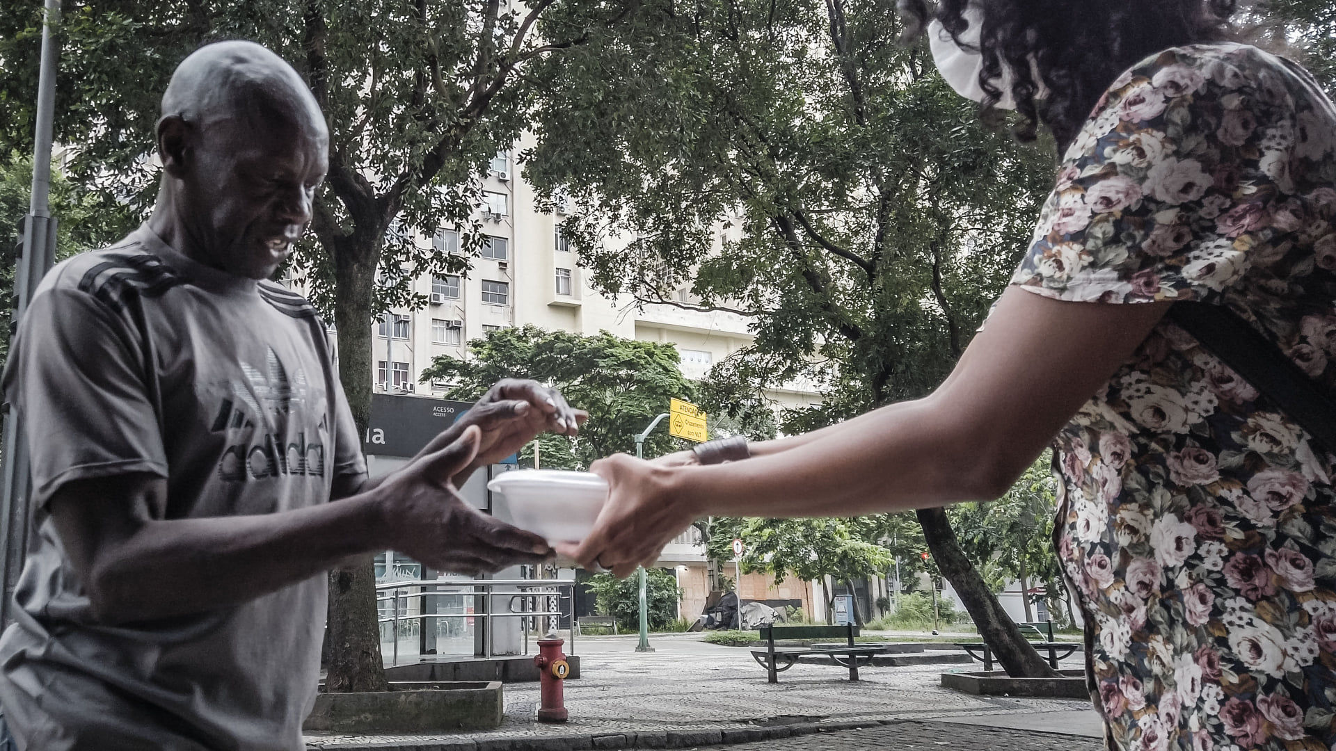 Miroslaw Wawak supporting the Homeless of Rio during COVID-19 pandemic | Christmas 2020
