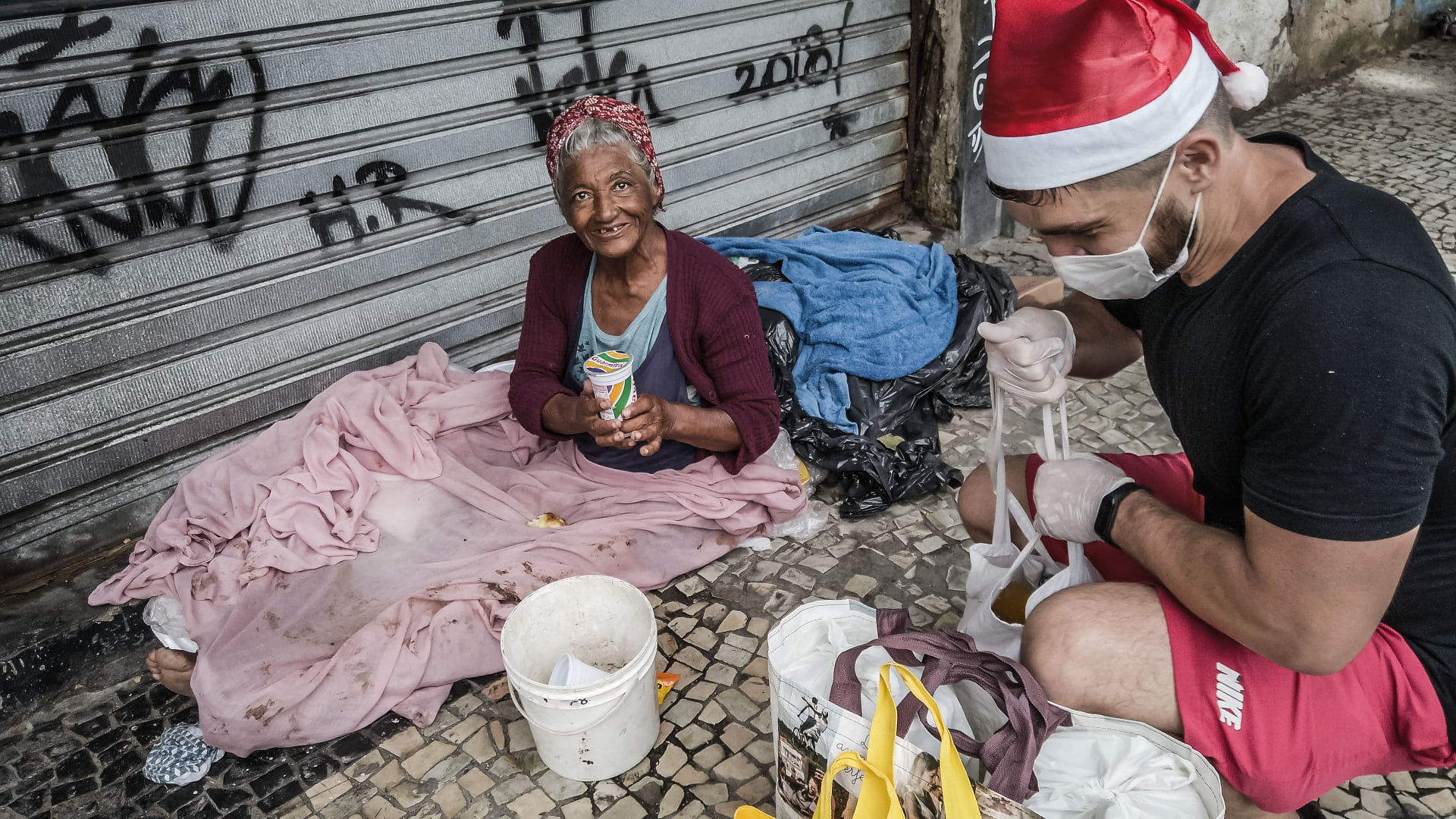 Miroslaw Wawak supporting the Homeless of Rio during COVID-19 pandemic | Christmas 2020