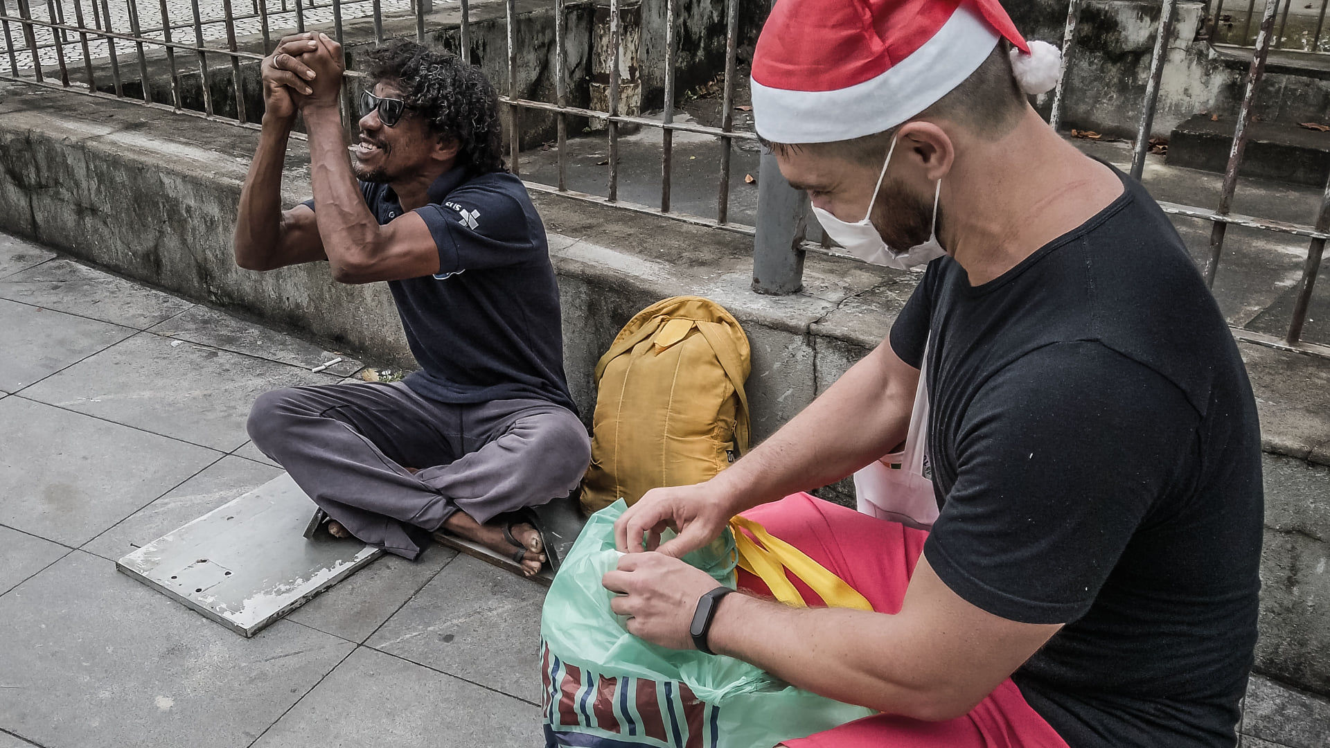 Miroslaw Wawak supporting the Homeless of Rio during COVID-19 pandemic | Christmas 2020