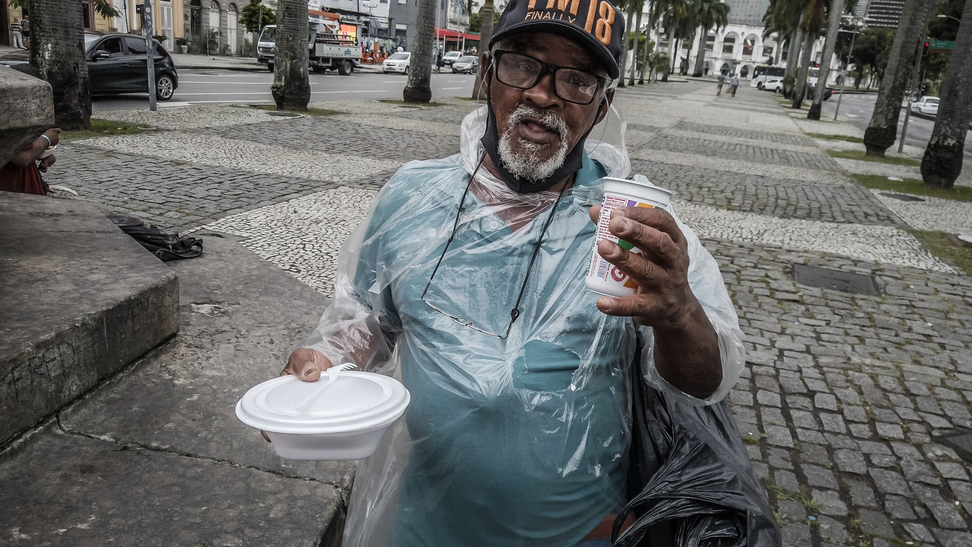 Miroslaw Wawak supporting the Homeless of Rio during COVID-19 pandemic | Christmas 2020