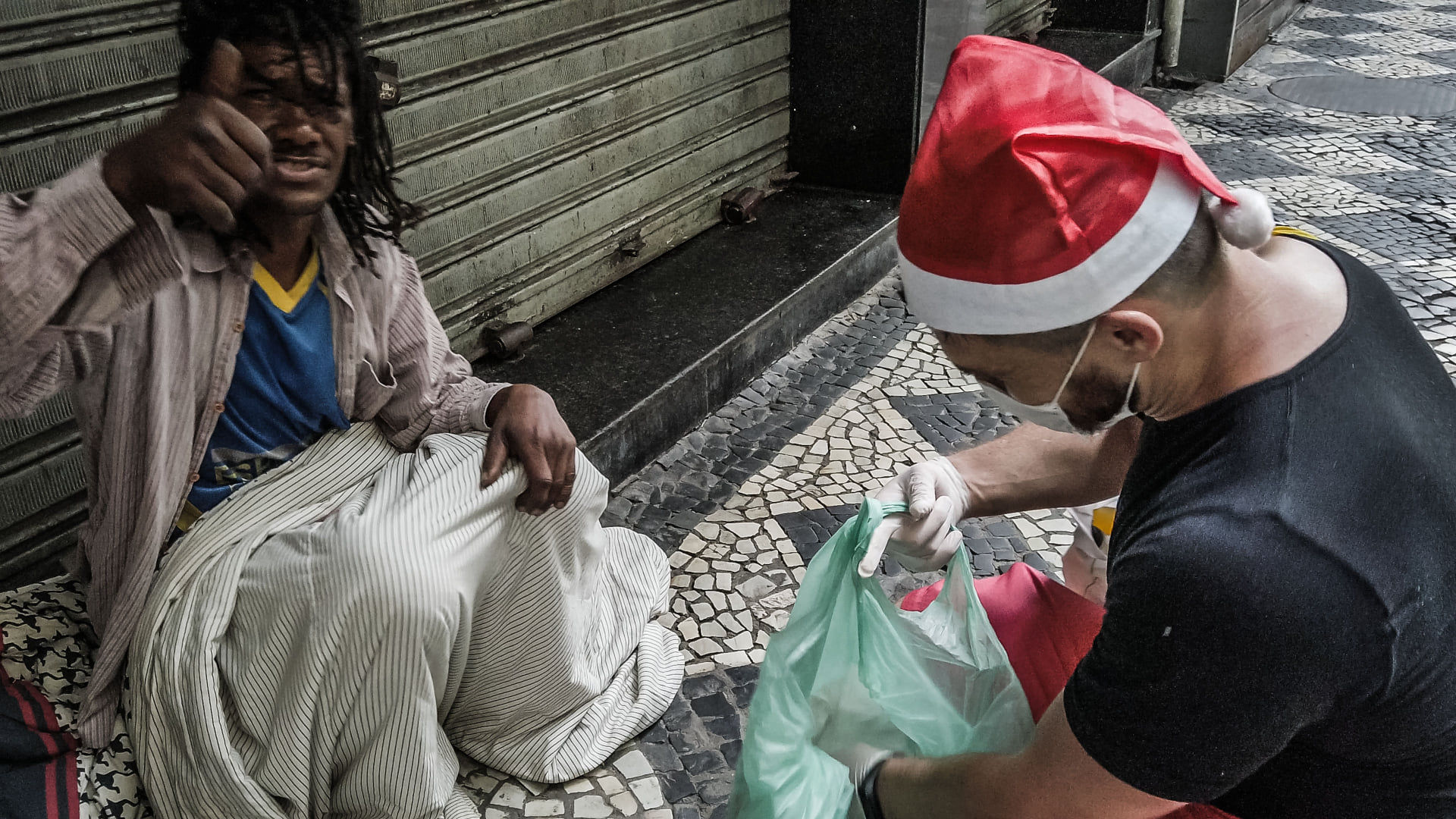 Miroslaw Wawak supporting the Homeless of Rio during COVID-19 pandemic | Christmas 2020