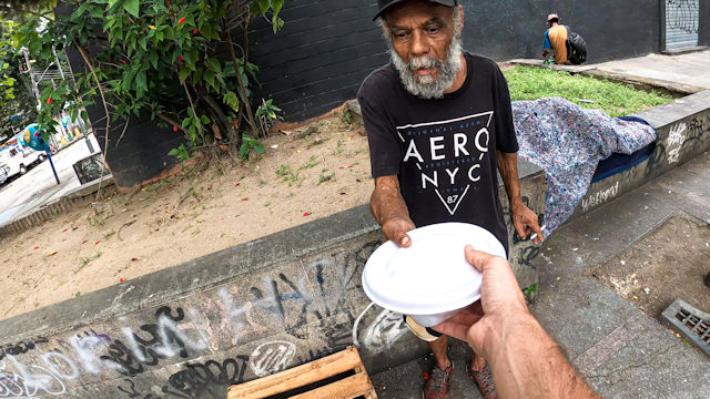 Miroslaw Wawak supporting the Homeless of Rio de Janeiro | August 7, 2022