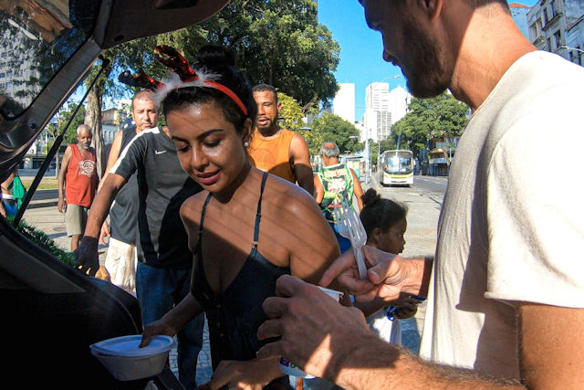 Miroslaw Wawak distributing 250 meals to the Homeless of Rio | December 11, 2022