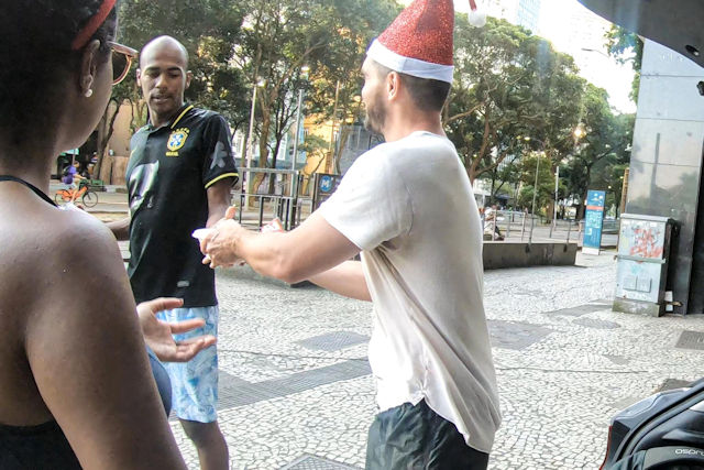 Miroslaw Wawak distributing 250 meals to the Homeless of Rio | December 11, 2022