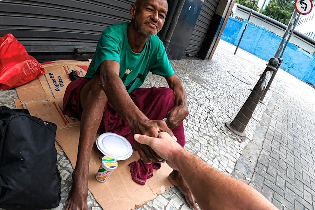 Miroslaw Wawak supporting the Homeless of Rio de Janeiro | Christmas 2022